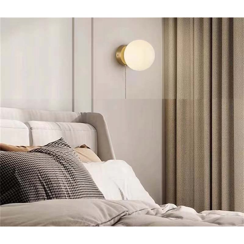 LAMPA ścienna KINKIET z włącznikiem on/off łańcuszkowym SZKLANY KLOSZ KULA